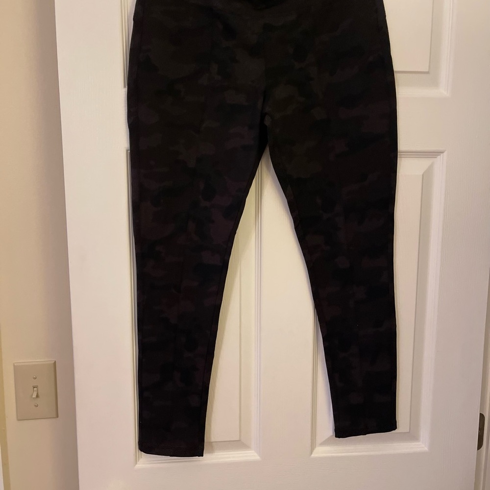 Stitch Fix Market & Spruce Pointe Camo Leggings